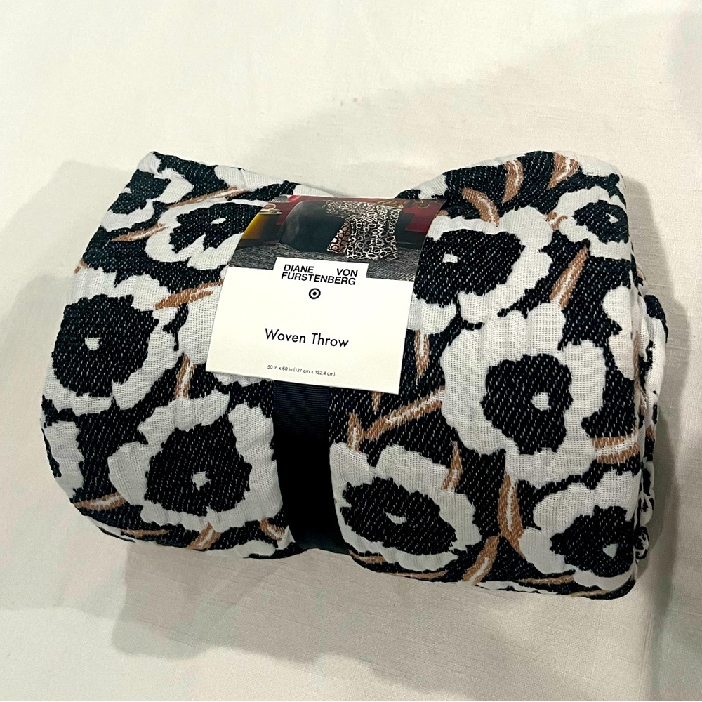 DVF X Target!!!-Neutral Poppy 50" x 60" Throw Blanket - Picture 3 of 4